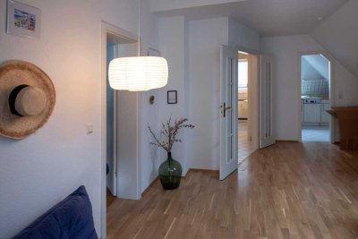 Modernisierte 2-Raum-Wohnung mit Balkon und Einbauküche in München
