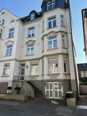 Geräumige, attraktive 2-Zi-K-D-Tageslichtbad, WC, Garten, Garage, in zentraler Lage