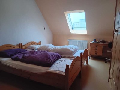 Helle 4-Zimmer Dachgeschosswohnung in Künzell mit Garage