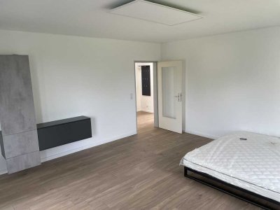 Vollständig renovierte 3-Raum-Wohnung mit Balkon und Einbauküche in Wennigsen