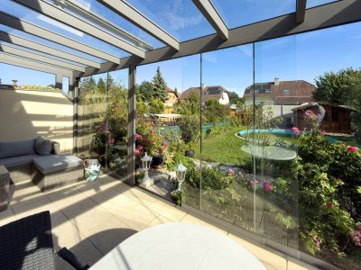 Wohnen mit Wohlfühlfaktor – Doppelhaushälfte mit Wintergarten, Pool &amp; Garten in Ebreichsdorf