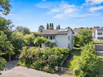 Freistehendes Einfamilienhaus auf großem
und ruhigem Ortsrandgrundstück mit Garage