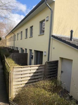 **STADTHAUS IN HH-SÜLLDORF** - 3 Zimmer, ca.80 qm,Terrasse, Stellpl.