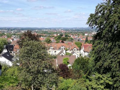 Exklusives Wohnen: Hochwertige 5-Zimmer-Wohnung mit Dachterrasse & Privatgarten