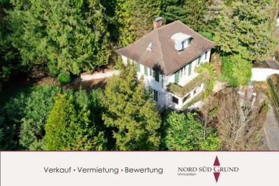 Versteckt. Ruhig. Direkt an der Lichtentaler Alle. Kleine Villa. 1.600 m² Grundstück.