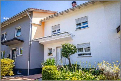 Geräumiges, gepflegtes Reihenmittelhaus mit 2 Garagen und tollem Gartengrundstück