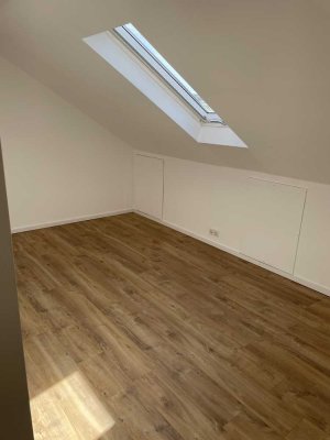 Stilvolle, modernisierte 3 Zimmer-Dachgeschosswohnung in Stutensee