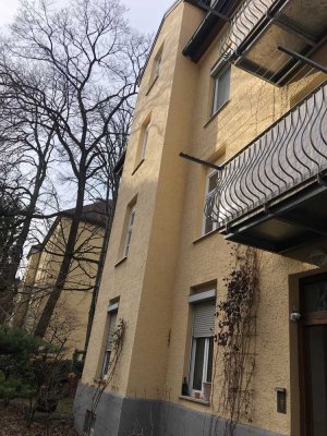 Stilvolle, gepflegte 2-Zimmer-Dachgeschosswohnung in München