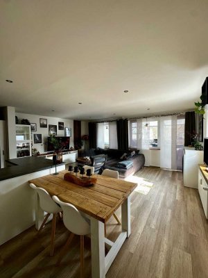 Modernisierte 4-Raum-Wohnung mit Balkon in Rosdorf