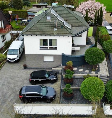 freistehendes Einfamilienhaus in Reusrath mit großem Garten, Kamin und Koi-Teich