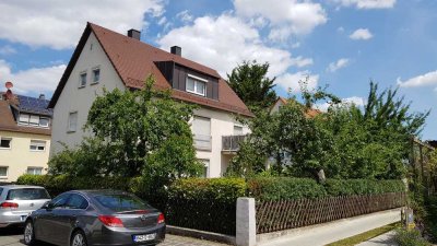Wohnen mit Charakter: 2-Zimmer-Dachgeschosswohnung in Nürnberg