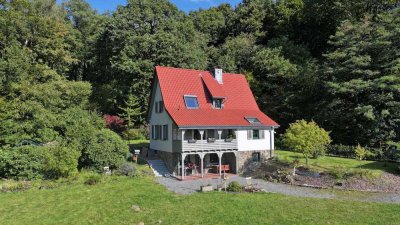 Ein Neubau auf einem 8.000 m² Grundstück am Südhang des Wiehengebirges...