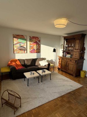 Sonnige 4-Zimmer-Maisonette-Wohnung mit Balkon, Loggia und Einbauküche in München Solln