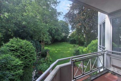 In bester Villenlage! Stilvolle 3-Zi.-Eigentumswohnung mit 2 Balkonen, Weitblick & TG-Stellplatz!