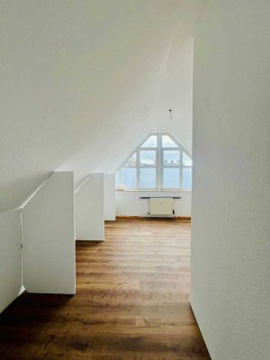 Licht, Luft & Lage - renovierte Maisonette mit Balkon- Duo