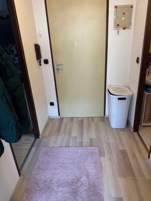 Schöne ruhige 28 Qm Wohnung im Souterrain