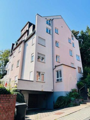 Komponistenviertel:  Helle 2-Zimmerwohnung mit Sonnen-Terrasse, Einbauküche und Aufzug.