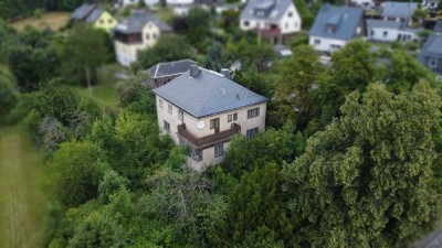 Große Villa mit tollem Grundstück!