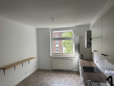 Frisch renovierte 4-Zimmer-Wohnung mit Einbauküche & Stellplatz