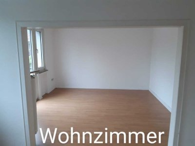 Helle 3-4 Zimmer-Wohnung mit Balkon im 3. OG in Bochum Ehrenfeld