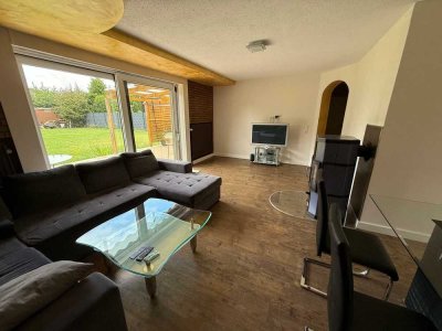 Großzügiges Zweifamilienhaus mit Garten und Garage