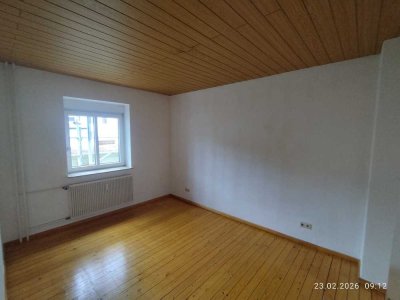 Helle 3 Zimmer Wohnung mit Altbaucharme