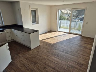 Neuwertige 3-Zimmer-Wohnung mit EBK, Balkon und Garage  - Befristet bis 07/2027