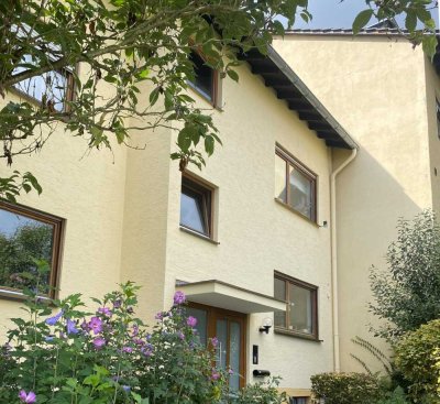 Schöne leichte Hanglage Godesberg-Lannesdorf - Attraktive 2-Zi-ETW mit Supersonnendachterrasse.