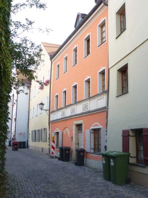Reizvolle DG-Wohnung im Einzeldenkmal, möbliert, befristet