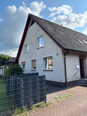 Stilvolle, gepflegte 4-Raum-Wohnung mit gehobener Innenausstattung mit Einbauküche in Norderstedt