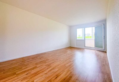 Neu renovierte 2-Raumwohnung mit Loggia * 2. OG * SP * neuer Fußboden * Bad mit Wanne & Fenster *TOP