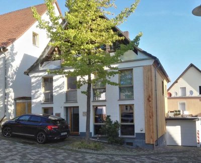 Modern saniertes Einfamilienhaus in sehr ruhiger Lage: Wohnen und Arbeiten zentral in Büren