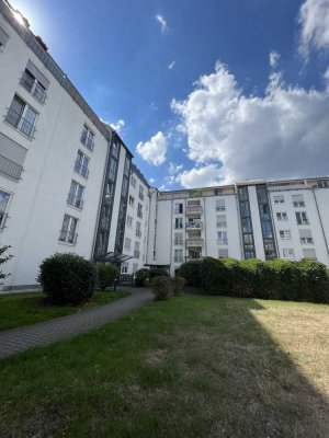 BEZUGSFREI AB 01.09.2025: 2-RWG mit offener Wohnküche, Balkon, Außenrollos