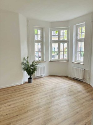 Provisionsfrei: Frisch renovierte 4-Zimmer Wohnung im EG