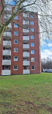 Charmante 2-Zimmer-Wohnung mit Balkon, Garage und Aufzug – Renovierungsbedürftig mit Potenzial