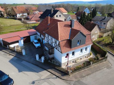 teilsaniertes Fachwerkhaus in liebevolle Hände anzugeben