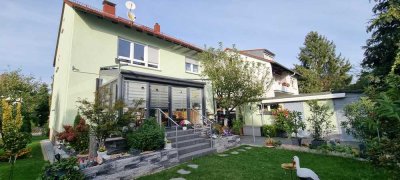 Egelsbach: Ruhige 3-Zimmer-Wohnung im OG eines 2-FH mit EBK
