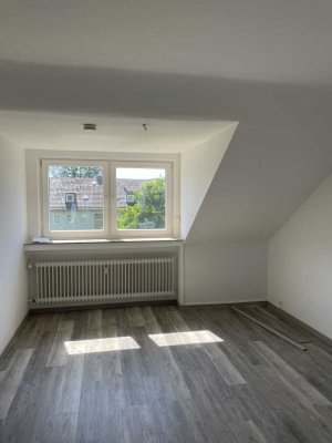 Helle 3  Zimmer Dachgeschosswohnung.
