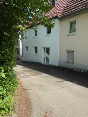 Günstige 5-Zimmer-Doppelhaushälfte in Schlat