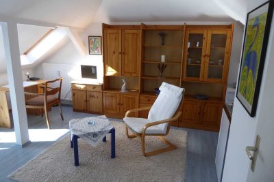 Niedlicher geht´s kaum! - Möblierte 1-Raum mit Balkon in ruhiger Lage