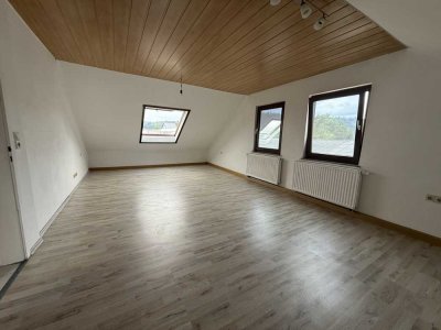 Helle 2-Zimmer Dachgeschosswohnung in ruhiger Lage