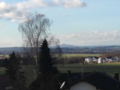 Außergewöhnliche, energieeffiziente 3-Zimmer-Wohnung mit Ausblick bei Laupheim