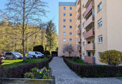 1-Zi.-Appartement im Penthouse einer Wohnanlage mit Hallenpool , Sauna, PKW-Stellplatz in Gernsbach