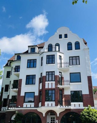 Großzügiges Wohnen im Altbau von 1910, mit Blick auf die Förde!