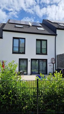Modernes Reihenmittelhaus I 195 m² Wohnfläche I KfW55 Energie-Effizienzhaus I von Privat