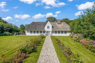 Stilvolles Einfamilienhaus mit Garage, eingebettet in ein traumhaftes Grundstück in Morsum