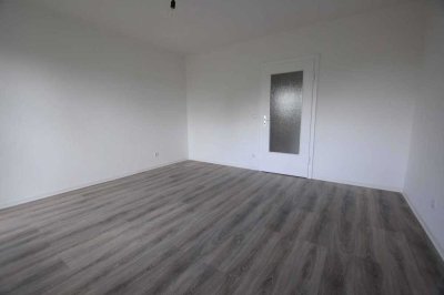 +++ Zum Einzug bereit! Renovierte 3-Raumwohnung mit Wanne und Balkon +++