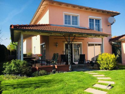 Toscana-Haus mit wunderschönem Garten und separatem Homeoffice-Bereich in Pocking