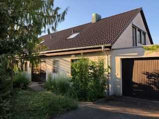 Geräumiges Einfamilienhaus mit 8,5 Zimmer und Garage in Herrenberg