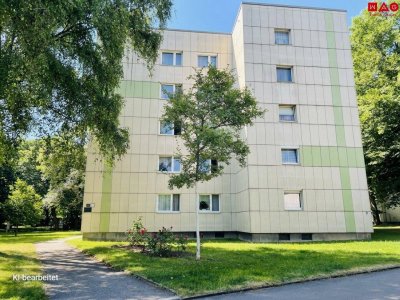 Einzigartige Wohnatmosphäre in grüner und dennoch zentraler Lage! Attraktive 2-Raum-Wohnung mit Balkon!